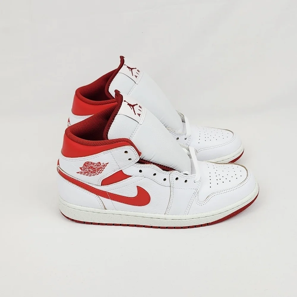 Air Jordan 1 Mid SE Sneakers White/Dune Red/Sail/Lobster